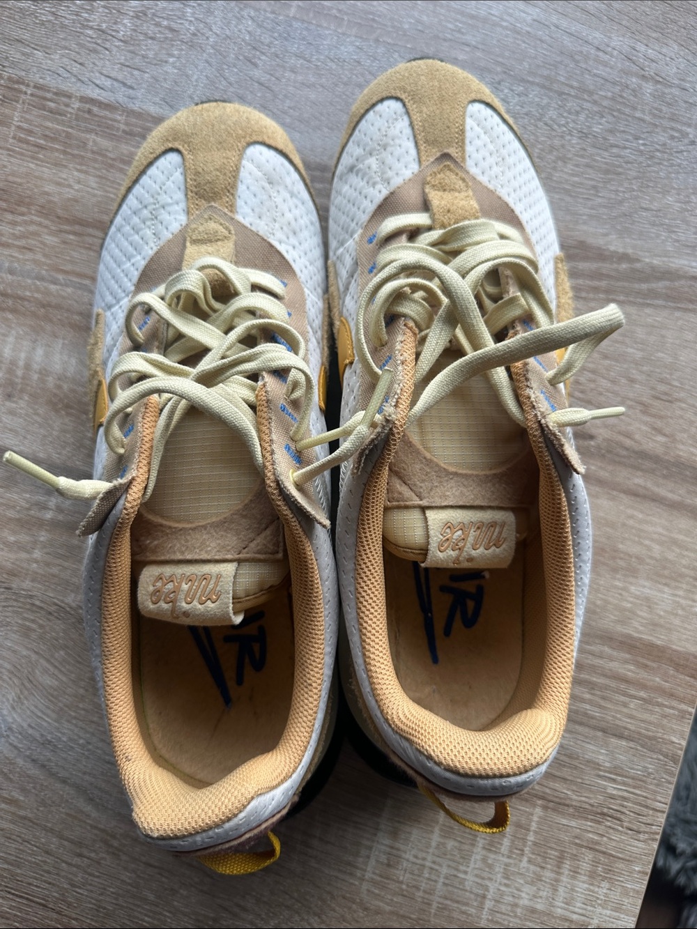 Nike Men’s Sneakers in Beige and Mustard Yellow - Picture 3 of 5